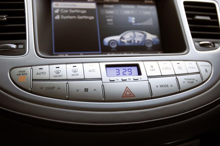 Hyundai Genesis 5.0 R-Spec 2012 года  (фото 16 из 33)